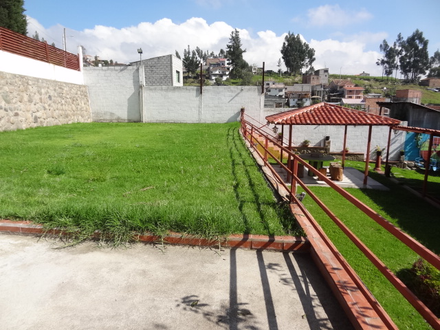House With Very Large Land For Sale Via Misica Near The Enderica Pools