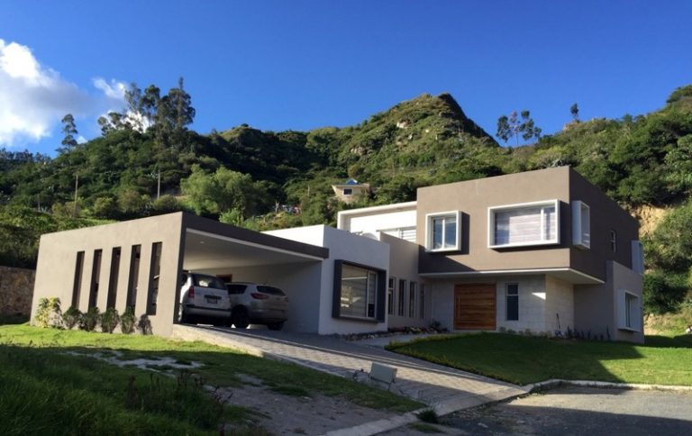 Luxury House For Sale In Chaullabamba - Cruz Loma Sector