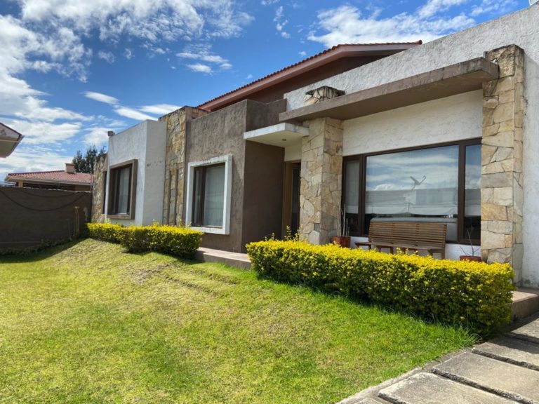 Beautiful Furnished House in the Most Exclusive Suburb of Cuenca Front