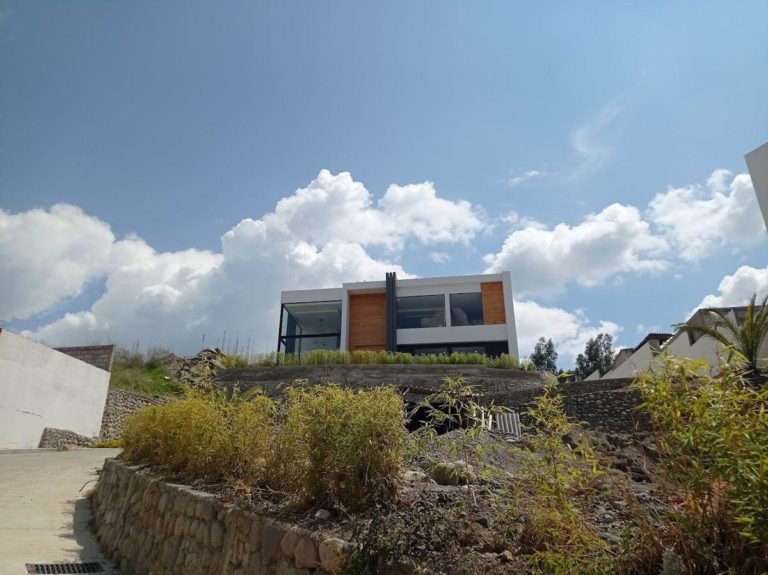 Stunning 4BRD Modern House in Turi with Panoramic Views of the City - Feature