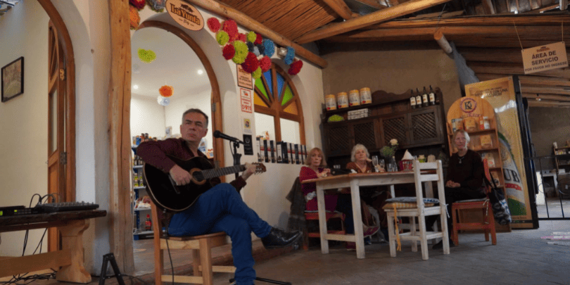 Cuenca's Renato Albornoz performing in an intimate setting at La Yunta