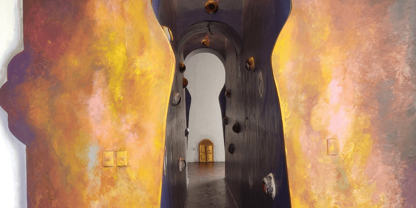 Keyhole Passage