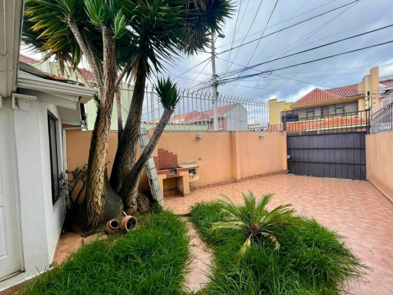 3bdr Home With A Large Social Area, Located On Primero De Mayo Avenue (20)