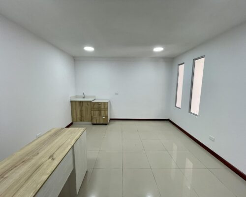 130m2 Commercial Space for Rent on Primero del Mayo 17