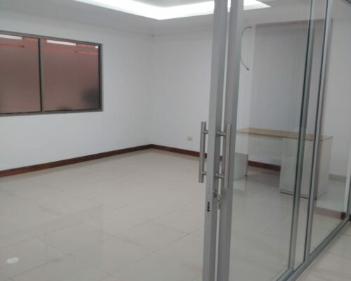 130m2 Commercial Space for Rent on Primero del Mayo 6