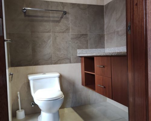 2 BDR Apartment for Rent near Primero de Mayo Only 470 Incl Aliquota - Bathroom