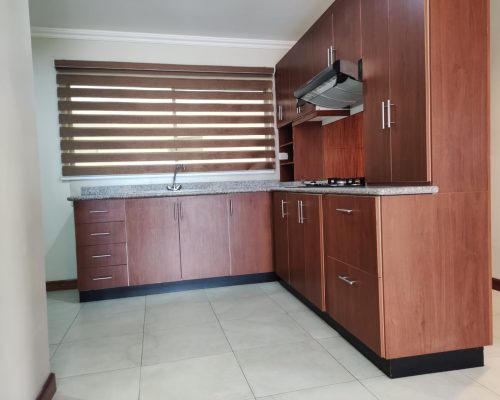 2 BDR Apartment for Rent near Primero de Mayo Only 470 Incl Aliquota - Kitchen