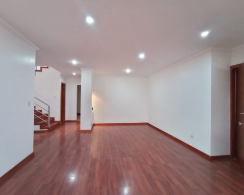 2-Story, 3BDR Apartment Close to Yanuncay River (Ground Floor) 10