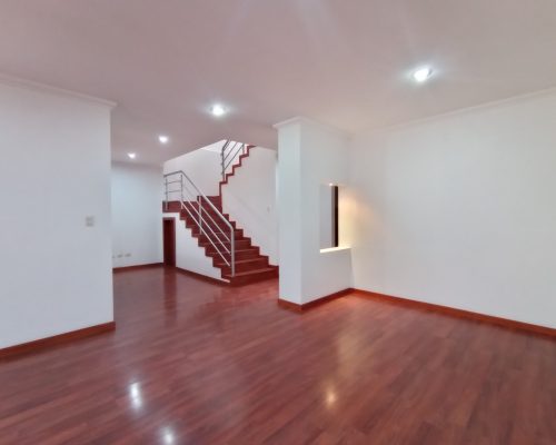2-Story, 3BDR Apartment Close to Yanuncay River (Ground Floor) 11