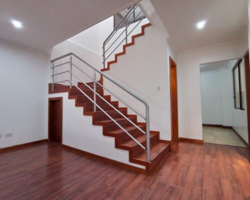 2-Story, 3BDR Apartment Close to Yanuncay River (Ground Floor) 13