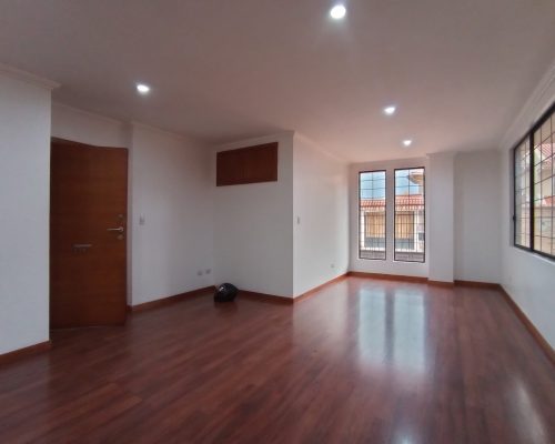 2-Story, 3BDR Apartment Close to Yanuncay River (Ground Floor) 15