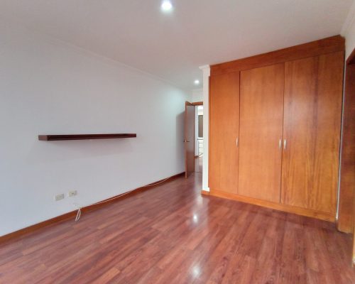 2-Story, 3BDR Apartment Close to Yanuncay River (Ground Floor) 2