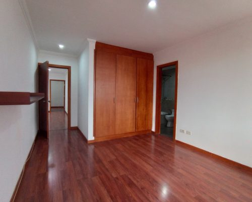 2-Story, 3BDR Apartment Close to Yanuncay River (Ground Floor) 3