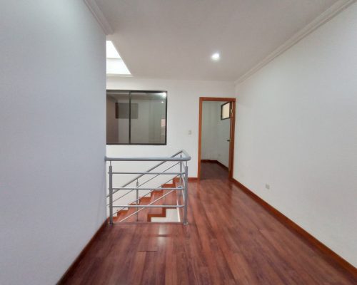 2-Story, 3BDR Apartment Close to Yanuncay River (Ground Floor) 6