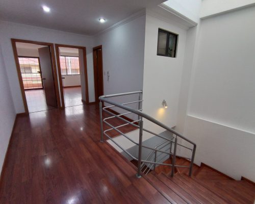 2-Story, 3BDR Apartment Close to Yanuncay River (Ground Floor) 7