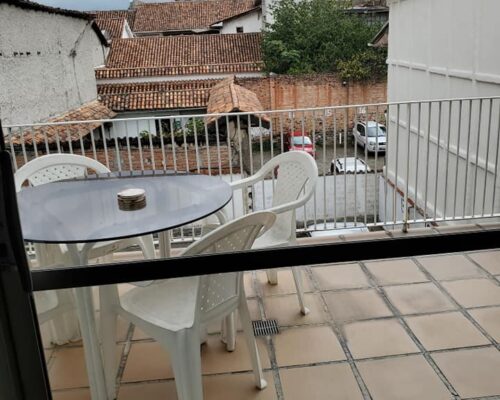 2bdr Apartment With Balcony In Historic Center 1 (2)