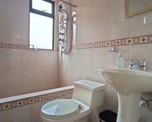 2BDR Apartment in Residential Neighborhood Next to Tomebamba River 8