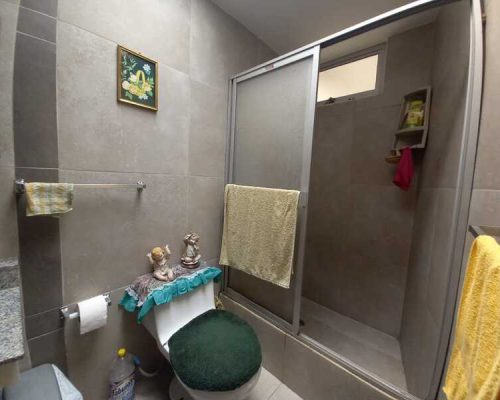 3BDR House For Sale Near Colegio Borja (Baños) - Bathroom