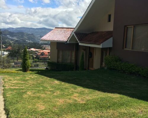 4BDR Home In Challuabamba Pet Friendly.- 5