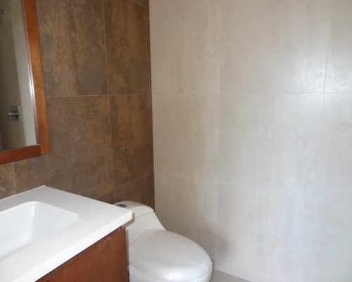 Apartment For Sale In La Isla Sector Bathroom