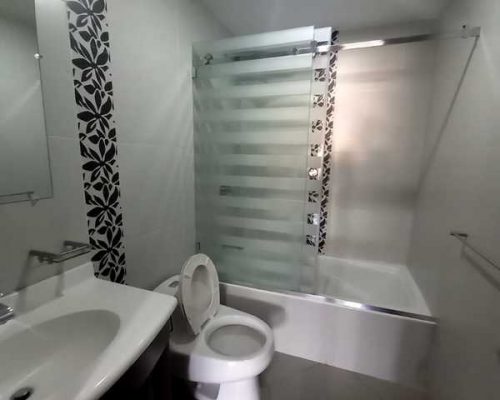 Apartment For Sale In Lope De Vega Bathroom 3