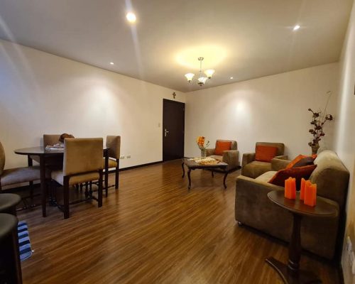 Beautiful Furnished 2BDR Apartment with High Ceiling Next to Yanuncay River Diningroom