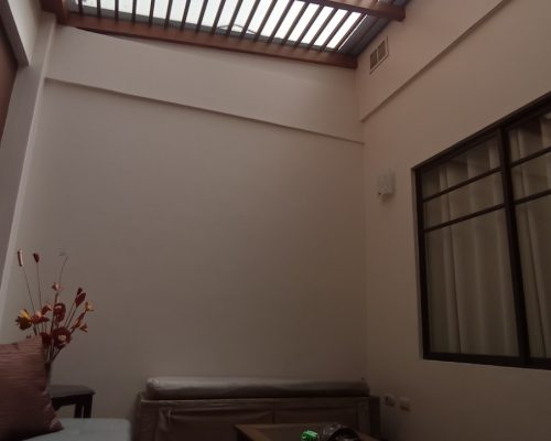 Beautiful Furnished 2BDR Apartment with High Ceiling Next to Yanuncay River High ceiling
