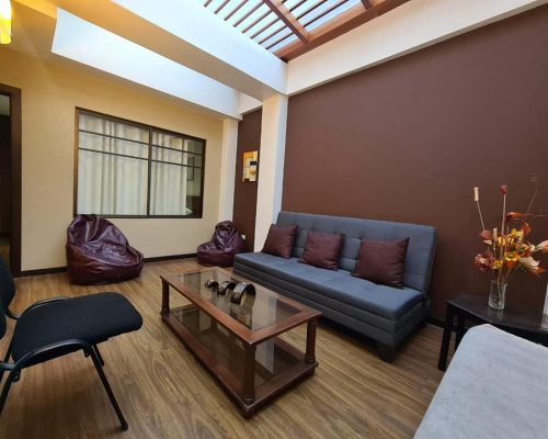 Beautiful Furnished 2BDR Apartment with High Ceiling Next to Yanuncay River - Livingroom