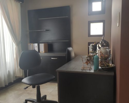 Beautiful Furnished House 4 BDR for Rent 2 Blocks from Paraíso Park - Office