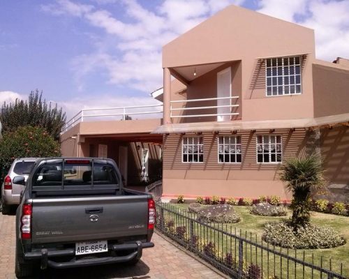 Beautiful House For Sale In Río Amarillo Front Parking