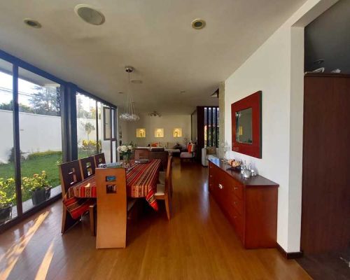 Beautiful Large House For Sale In Private Urbanization In Machangara - Dining