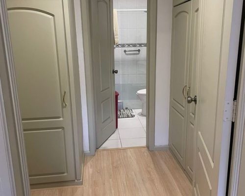 Big, Nice and Cheap Apartment - Sector La Cuadra Hall Bathroom