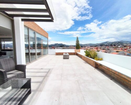 Breathtaking 2BDR Penthouse in Upscale Building with Amazing Views - 10