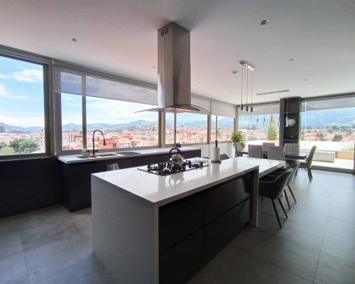 Breathtaking 2BDR Penthouse in Upscale Building with Amazing Views - 24