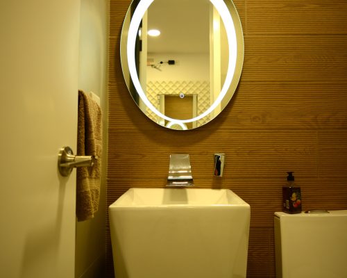 Breathtaking 3BDR Apartment in Cuenca's Most Exclusive Neighborhood (Only Turnkey) - Bathroom 1