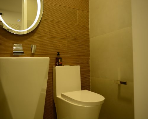 Breathtaking 3BDR Apartment in Cuenca's Most Exclusive Neighborhood (Only Turnkey) - Bathroom 2