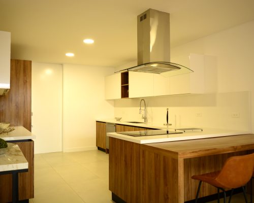 Breathtaking 3BDR Apartment in Cuenca's Most Exclusive Neighborhood (Only Turnkey) - Kitchen 1