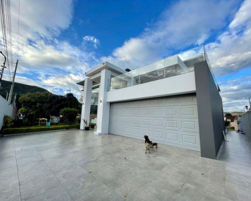 Breathtaking 3BDR Home in Cuenca's Most Exclusive Neighborhood (Turnkey Option) - Front-Garage