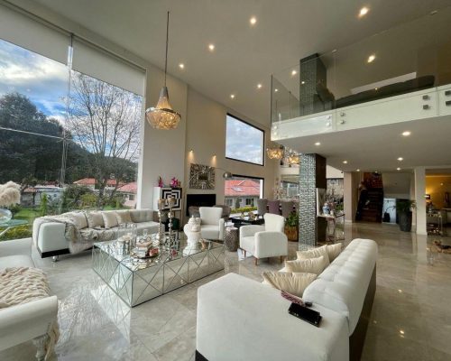 Breathtaking 3BDR Home in Cuenca's Most Exclusive Neighborhood (Turnkey Option) - livingroom5