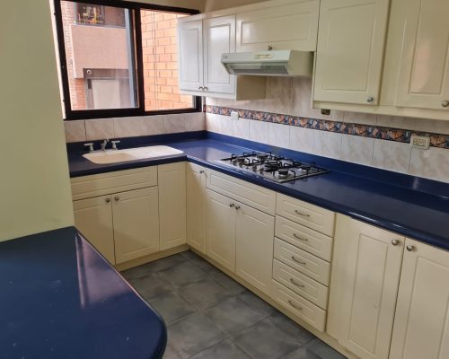 Charming 3BDR Apartment in Gringolandia (Washer and Dryer Included) - Kitchen