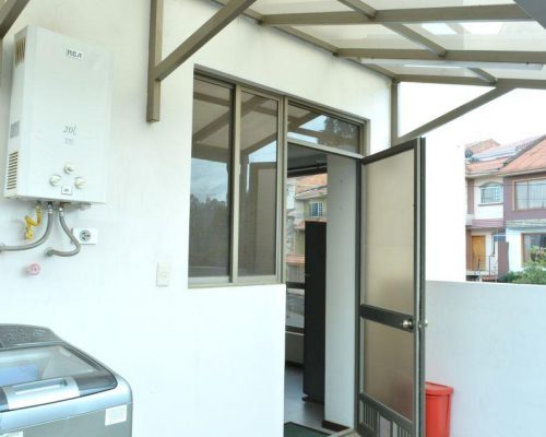 Cozy and Quiet 3BDR Apartment with Terrace in Pencas Altas - Laundry