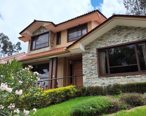 Exquisite 5bdr Luxury Home In Challuabamba (48)