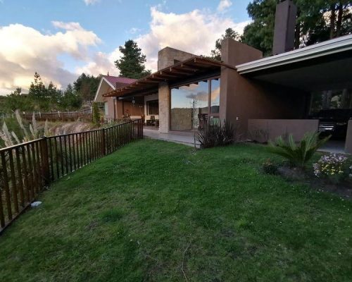 Fantastic 4BDR Home Surrounded by Nature-back2