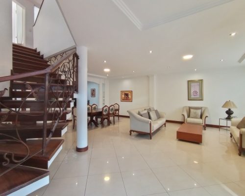Gorgeous 4BDR Home in Premium Location Close to Tomebamba River - 1