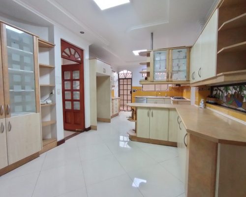 Gorgeous 4BDR Home in Premium Location Close to Tomebamba River - 14