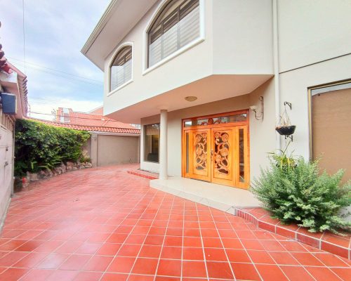 Gorgeous 4BDR Home in Premium Location Close to Tomebamba River - 31
