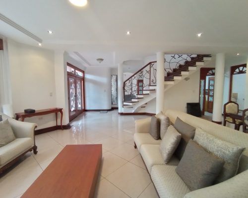 Gorgeous 4BDR Home in Premium Location Close to Tomebamba River - 4
