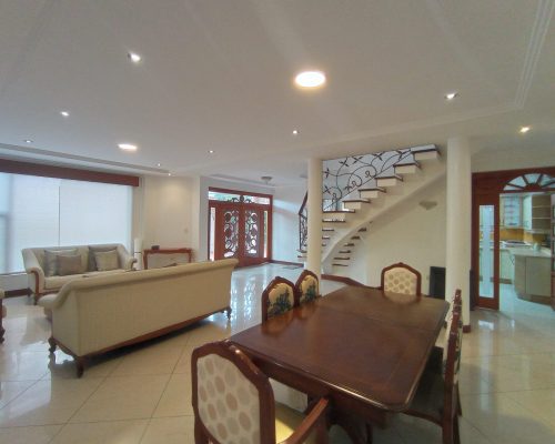 Gorgeous 4BDR Home in Premium Location Close to Tomebamba River - 9
