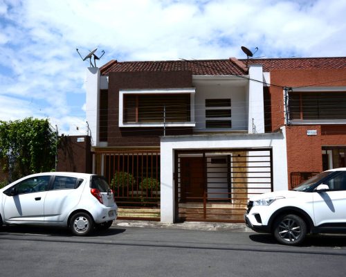 Gorgeous 4BDR Home in Privileged Location Overlooking Cuenca - Front