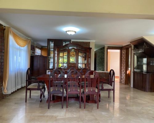 Gorgeous 4BDR Home with Large Green Area 20min from Cuenca (Pet Paradise) 4